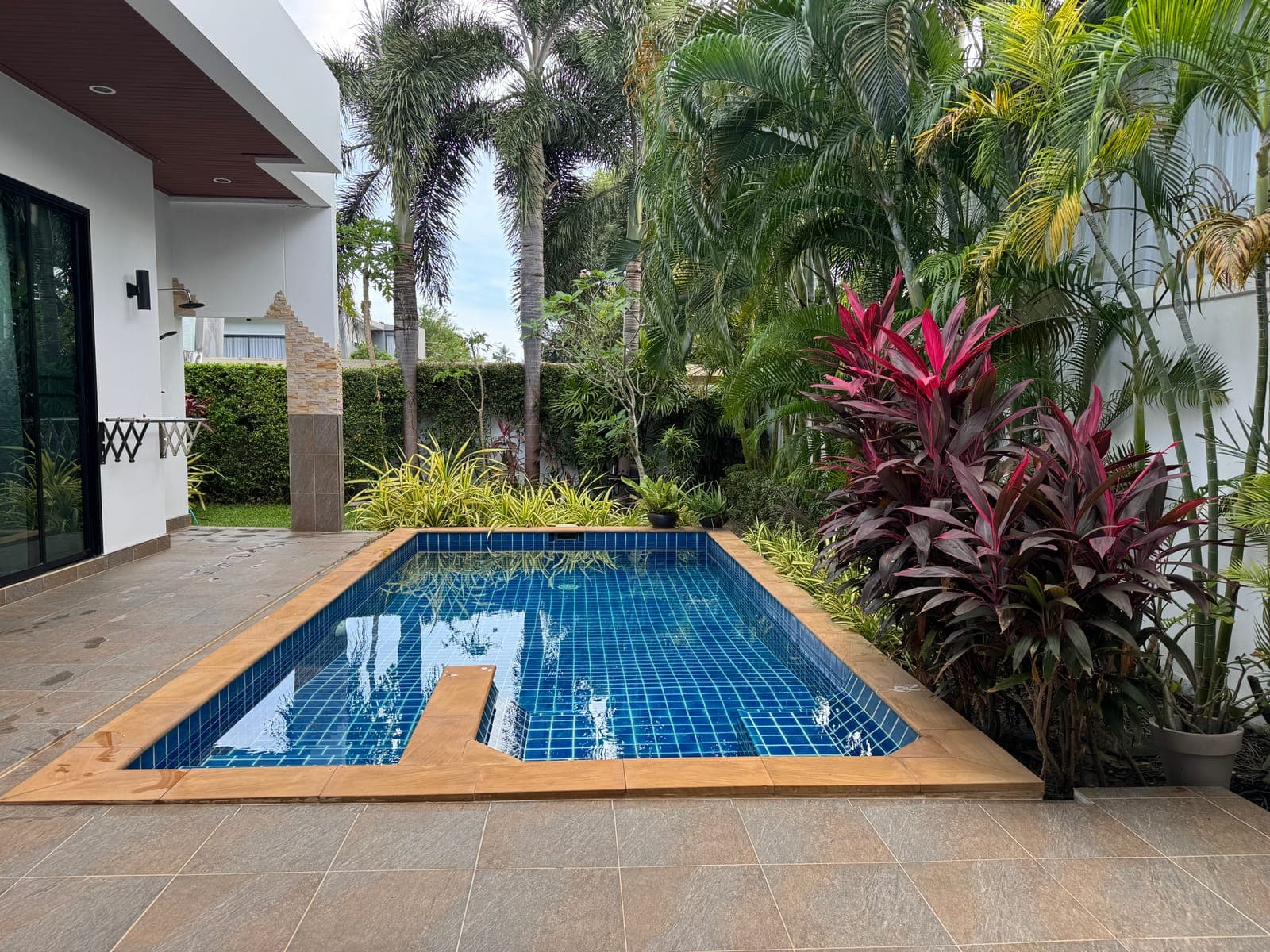 Naiharn Pool Villa — вилла с бассейном на юге Пхукета